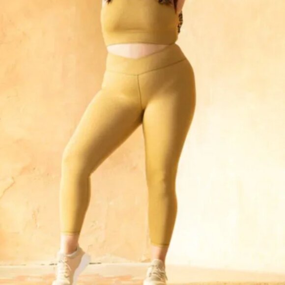 Popflex Active Tone Cross-Front Legging in Golden Cheetah size Medium - Picture 12 of 13